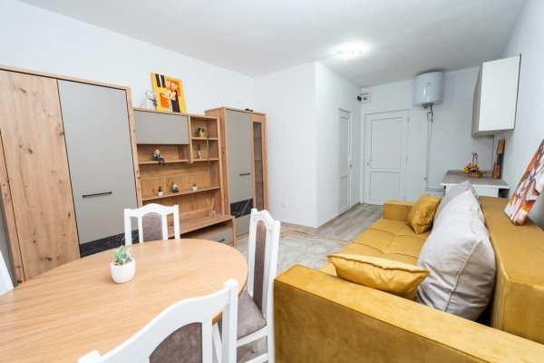 Bloc - studio/garsoniera cu garsoniere + sala mese, evenimente
