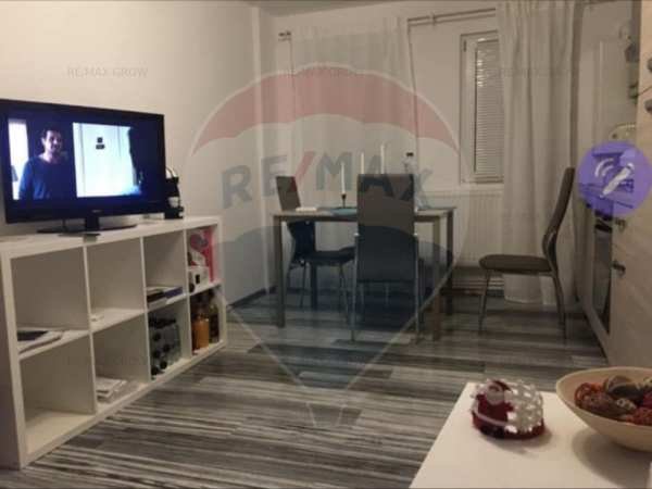 Apartament cu o camera de vanzare in Buhusi