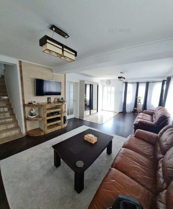 Inchiriez casa Deva