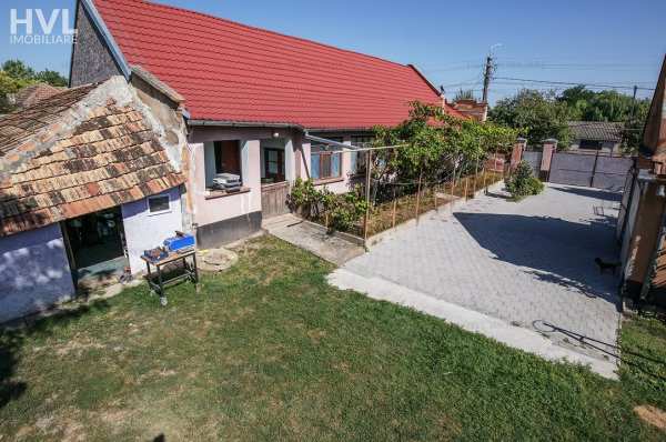 Casa cu teren generos in Seitin – zona centrala
