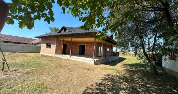 Casa la rosu din caramida!
