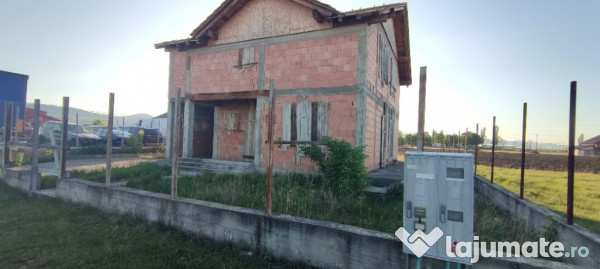Casa la rosu p+m savinesti neamt
