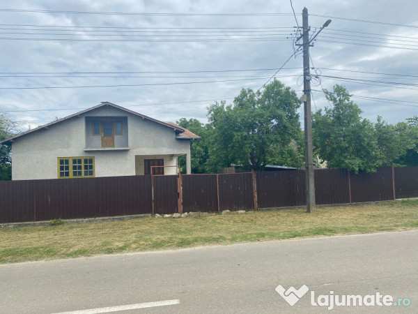 Casă și teren intravilan 2432mp