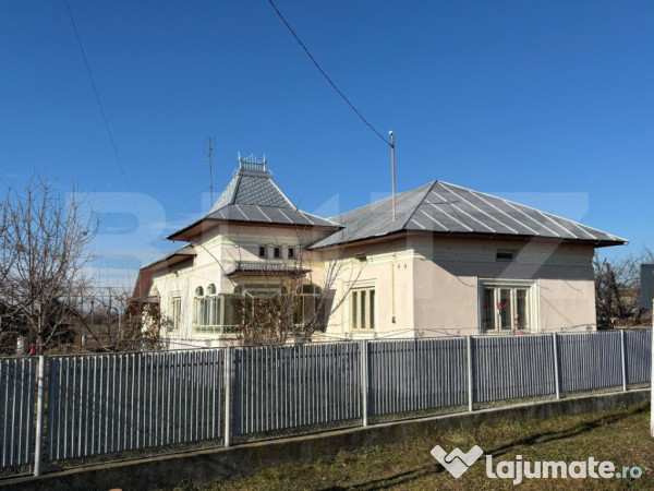 Casa gaesti cu teren de 5000mp