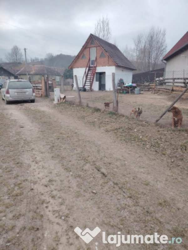 Vând casă comune moldovenești