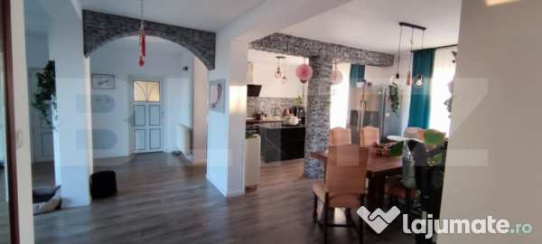 Casa cu 7 camere, 405 mp, in zona decebal
