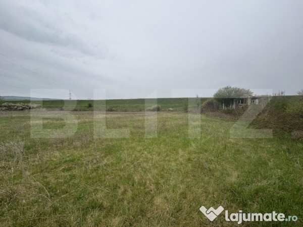 Teren extravilan, de vanzare, 1400 mp, zona partos