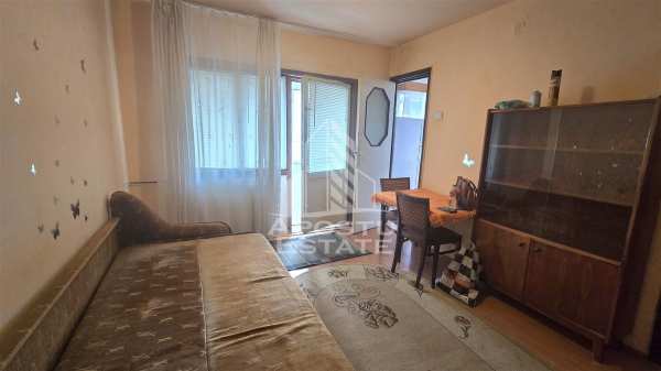 Apartament cu o camera, etaj 2, bloc de apartamente, zona lipovei