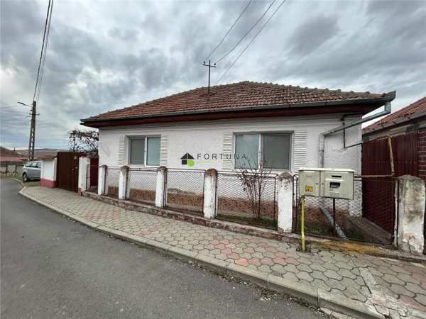 Casa cocheta cu priveliste superba spre cetatea rupea, comision 0%