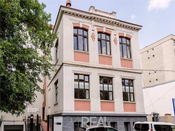Birou in spatiu coworking la 3 minute de piata victoriei