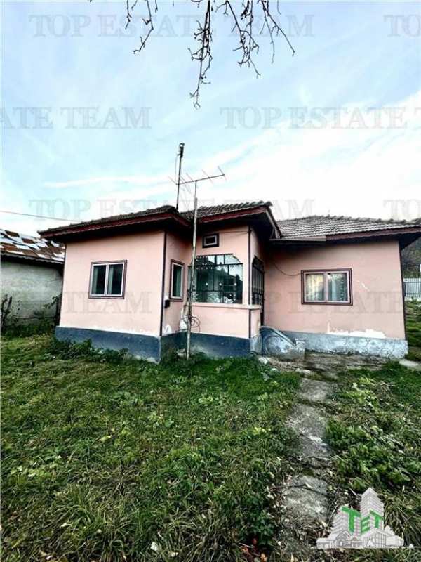 Casa 4 camere individuala cu 873 mp teren, ideal pentru investitie turistica, in maneciu -ungureni, dn1a cheia