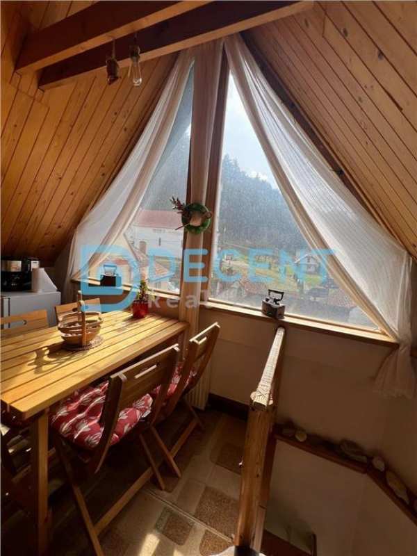 Casa rasnov, situata la liziera padurii