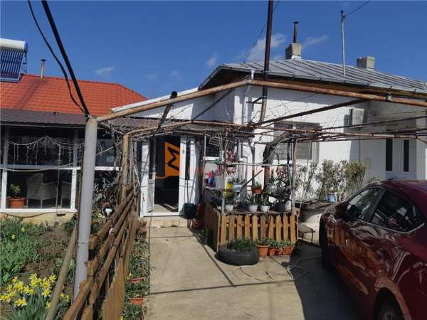 Casa tip parter in zona clondiru de sus, com. pietroasele
