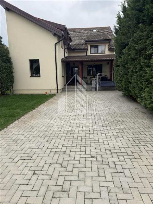 Casa individuala in vatra satului ,ghiroda