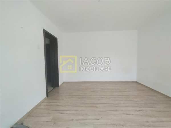 Apartament 2 camere etaj 3|4 centru