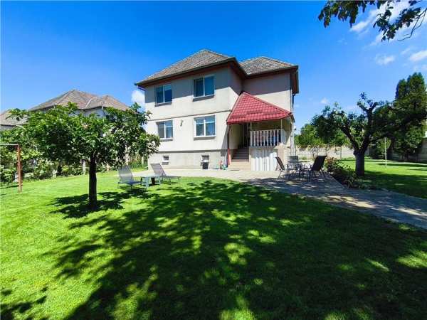 Casa de vanzare in ungheni 300 mp