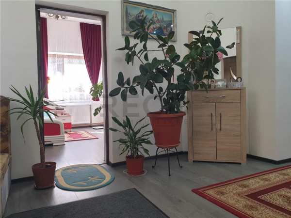 Casa cu 2 dormitoare+living mare in salard renovata complet.