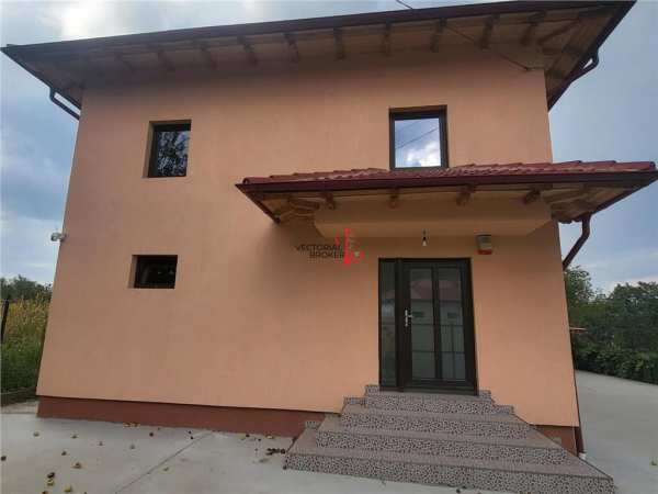 Casa individuala 5 camere, curte generoasa, construita in 2019 - musatesti, jud arges