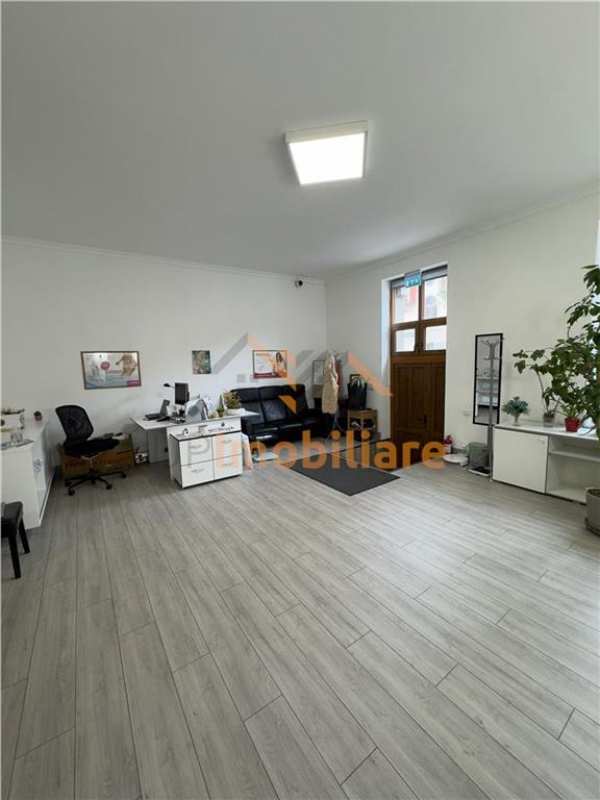 Spatiu comercial central