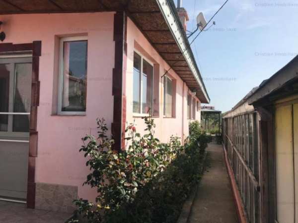 Casa 4 camere 250mp util  varsatura, 4000mp teren