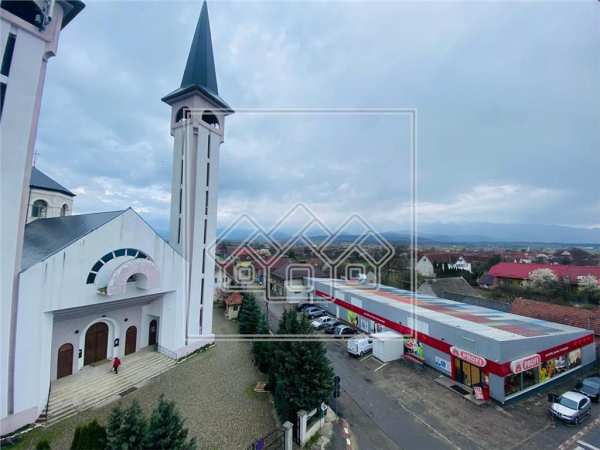 Apartament 2 camere , 57mp , decomandat , avrig