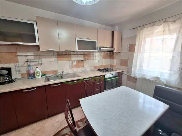 Apartament 4 camere decomandat de inchiriat, zona cora -bacau