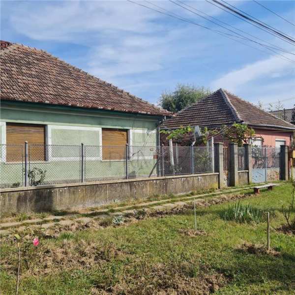 Casa caramida plus o casa de vaiuga - teren generos - zona excelenta