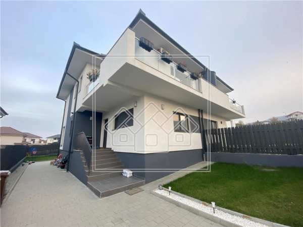 Casa superba, curte libera 200 mp - priveliste spre munti - cisnadie
