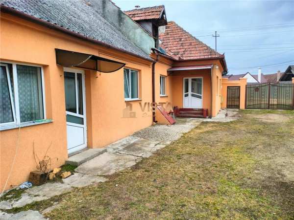 Casa spatioasa cu teren generos, in halchiu, brasov