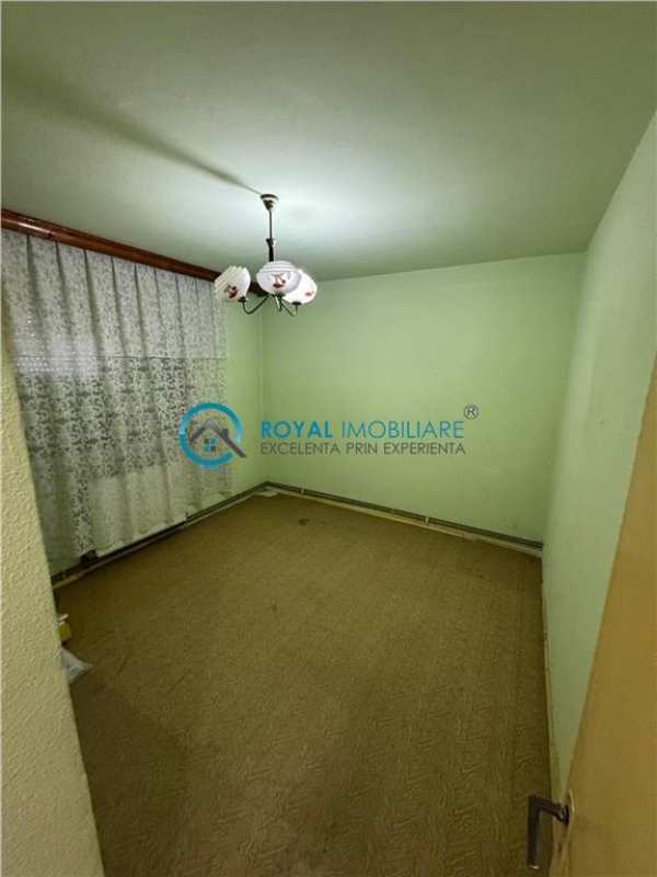 Royal imobiliare - vanzare apartament 4 camere zona urlati