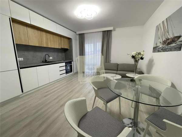 Constructor vand apartament 3 camere balcon parcare la supeco