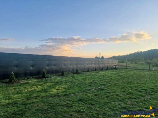 Rezidenta pe un plan,confort radiant, eficienta de top,900 mp verde,deschidere parau