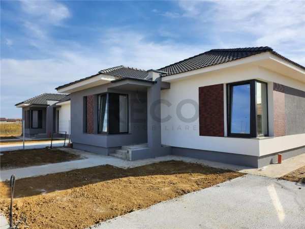 Reco casa 3 cam finisata sau nu  in santandrei