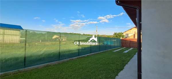 Casa la cheie, pe parter cu 2 dormitoare living, dependinte multiple
