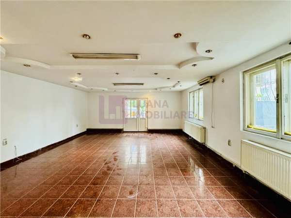 Spatiu de comercial/ birouri | 80 mp | strand | cladire separata