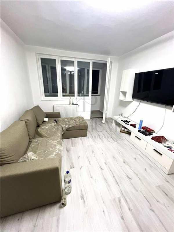 Sagului - renovat - bloc izolat - lift - 3 cam - debara - centrala proprie - decomandat