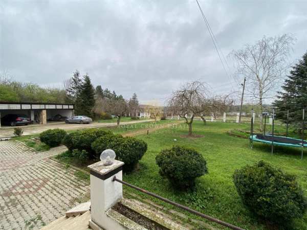 Vila izvorani pe malul lacul snagov / piscina + 2 foisoare + garaj