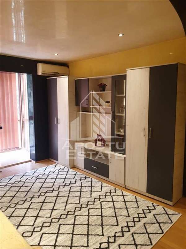 Apartament 2 camere, etaj intermediar, zona lipovei