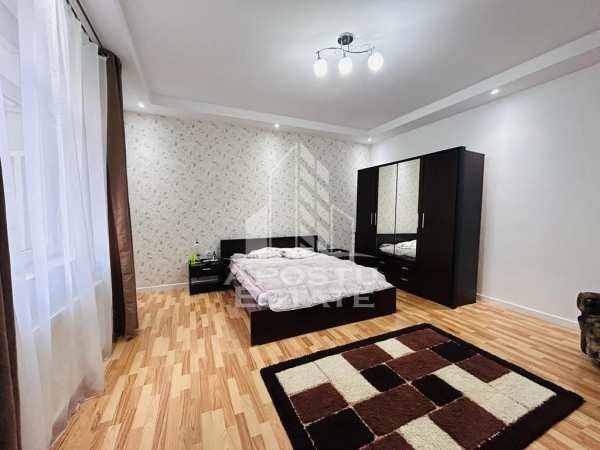 Apartament 3 camere, 2 bai si loc de parcare in curte in zona sinaia.