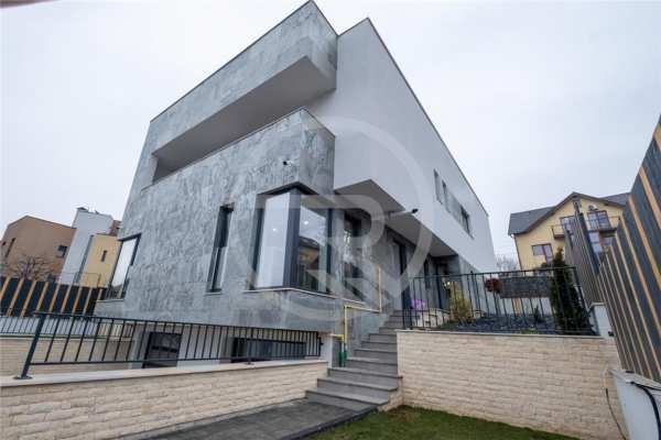 Casa tip duplex, lux, situata in cartierul andrei muresanu!