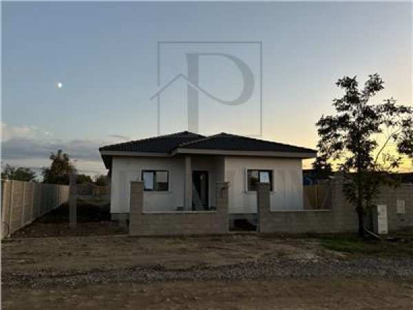 Casa individuala - zona foarte buna - teren 500m