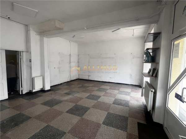 Spatiu comercial de 120 mp in plopeni, zona cu vad .