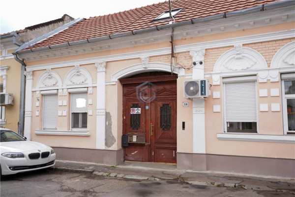 Casa la curte comuna, zona centrala