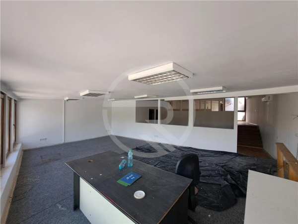 Spatiu comercial, 220 mp utili, situat in zona semicentrala!