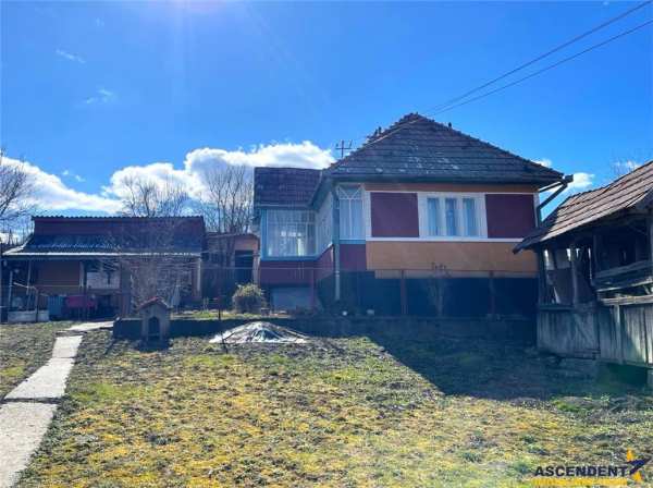 Tur virtual! casa traditionala+ domeniu de 2.900 mp,livada, anexe:refugiu apreciabil craiesti, la 28 km de targu mures .