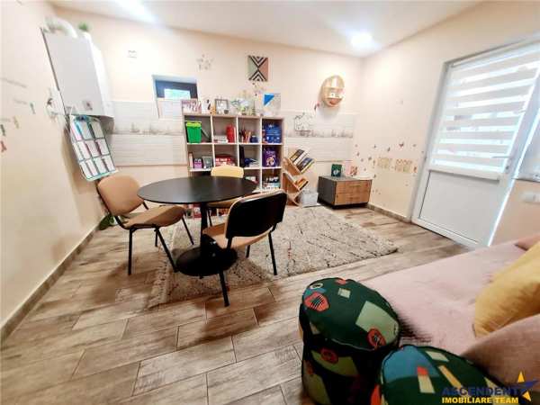 In cartierul verde, racadau, casa cu terasa si curte proprie