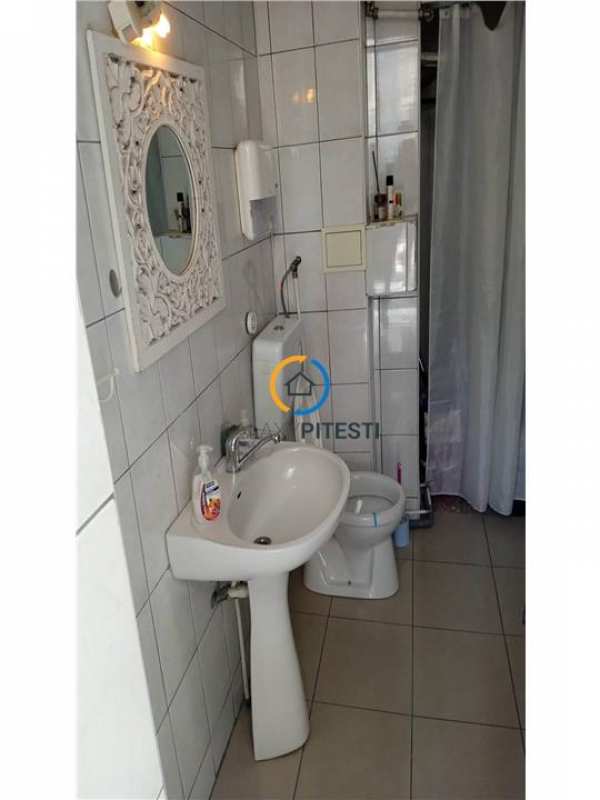 De inchiriat spatiu ultracentral 16 mp pretabil birou, service gsm, etc