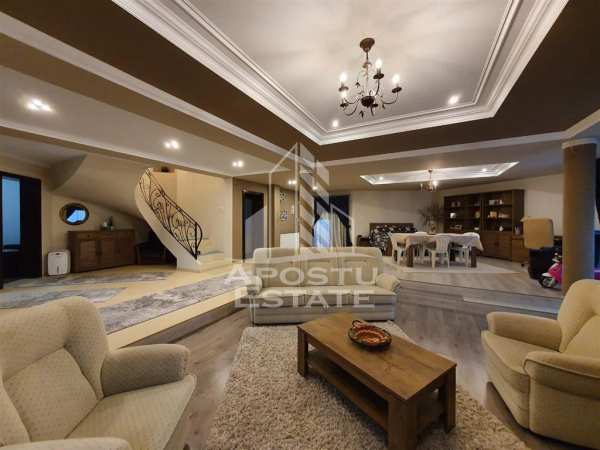 Casa cu 5 camere , 240 mp, teren 701mp,centrala proprie, vladimirescu
