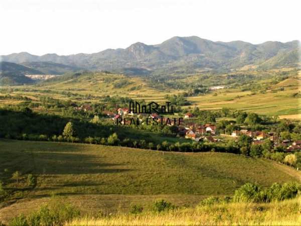 1,8 ha teren cu priveliste langa deva in barsau.