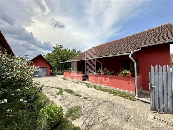 Casa individuala cu 4 camere,  toate utilitatile, in voiteg